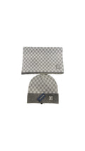 Louis Vuitton mössa och halsdukset